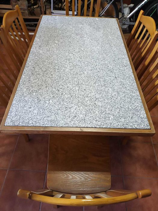 Conjunto de mesa (tampo granito) e 6 cadeiras