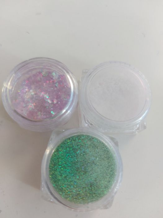 3 x pudełeczko z akcesoriami do paznokci: pyłki, brokat, jakby ozdoby