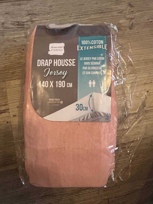 Новая простыня на резинке 140*190 100% коттон