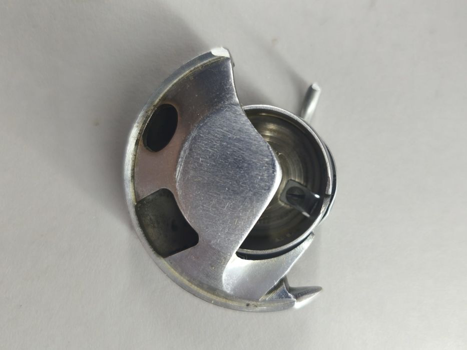 Челнок для швейної машинки