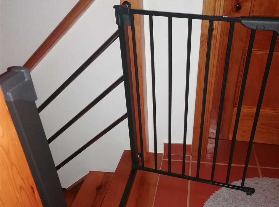 BARREIRA de segurança para bebés