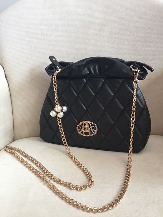 Torebka z perłą czarna nowa kupiona w Royal Collection
