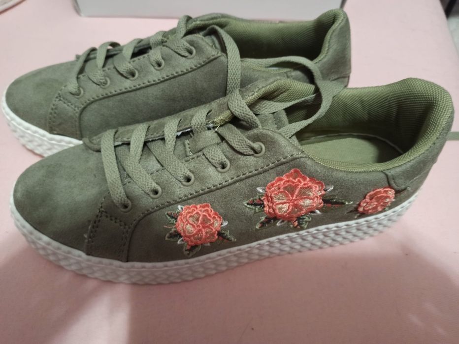 Buty sportowe 39, khaki z kwiatkami