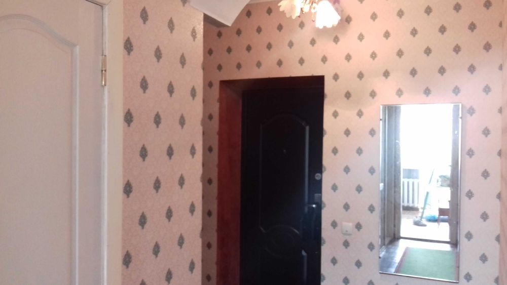 продам 1-кімнатну велику квартиру в Миргороді