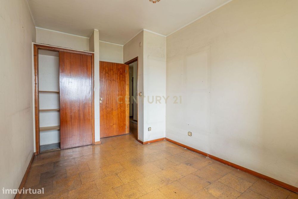 Apartamento T1 em Braga, Maximinos para recuperar - Oportunidade Única