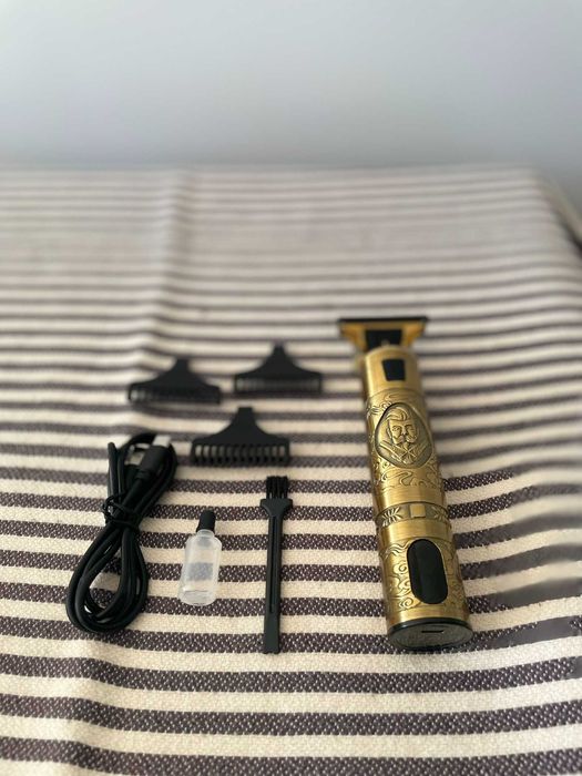 Máquina de Cortar Cabelo e Barba – Sem Fios | NOVA