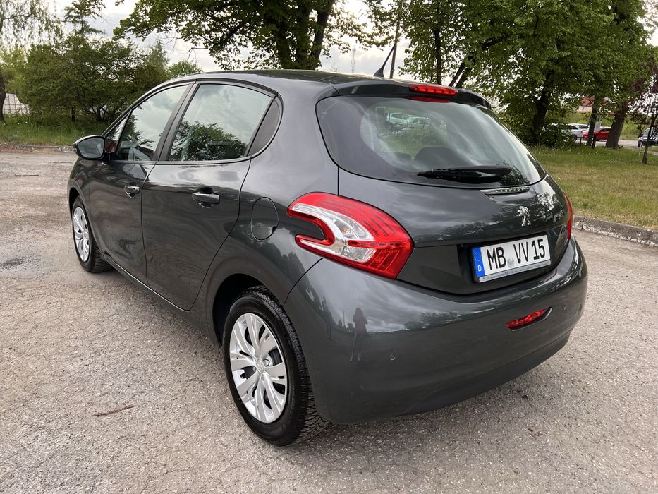 Peugeot 208 benzyna 1,2 rok 2014 ekran dotykowy