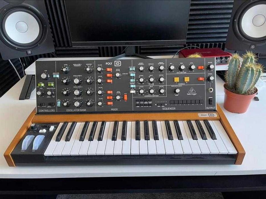 Sintetizador Behringer Poly D