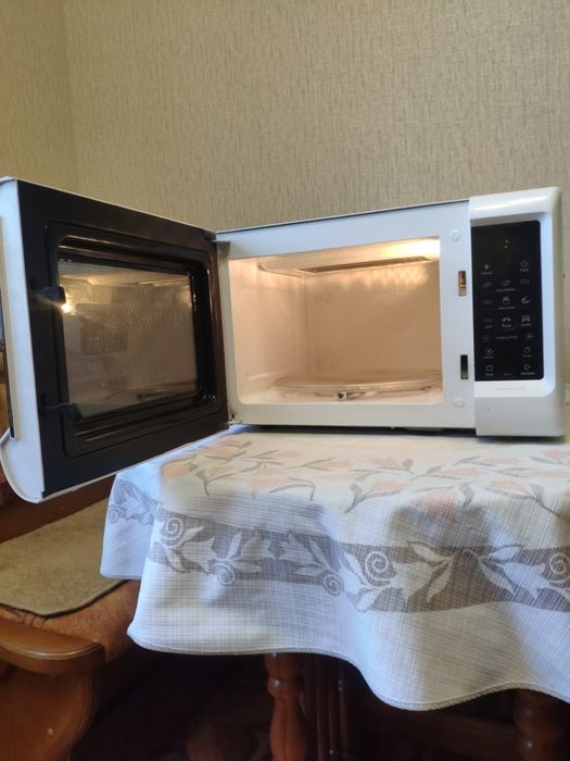 Мікрохвильова піч Whirlpool MWD 322 WH.