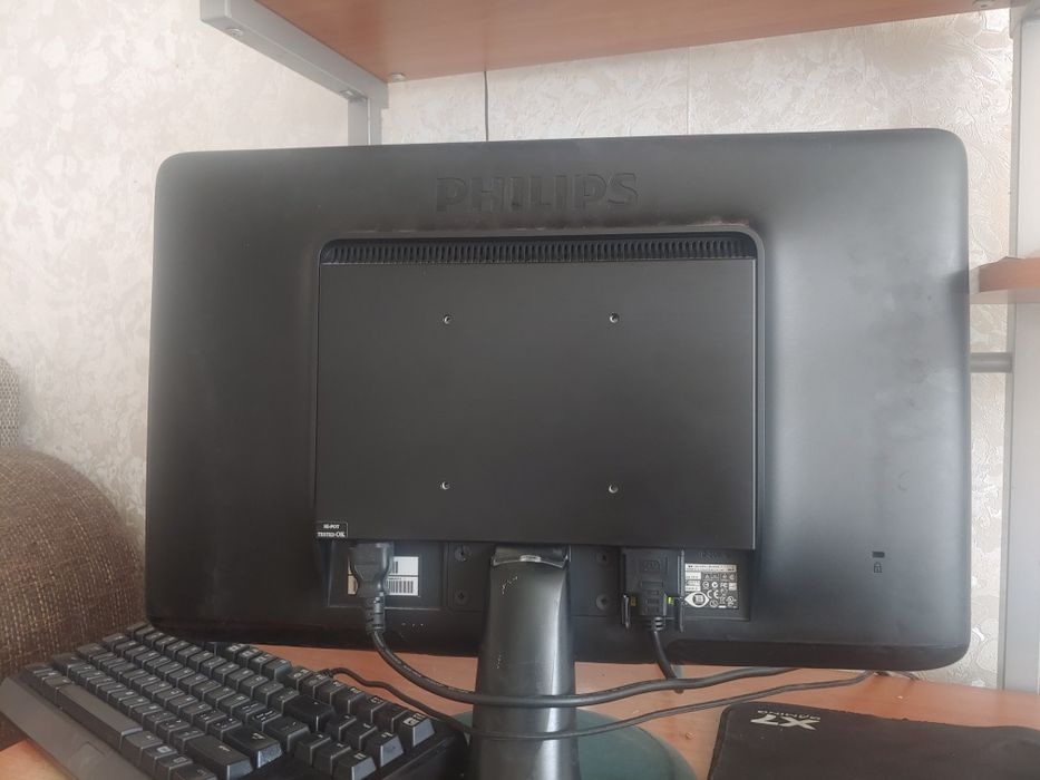 Монитор Philips 222E