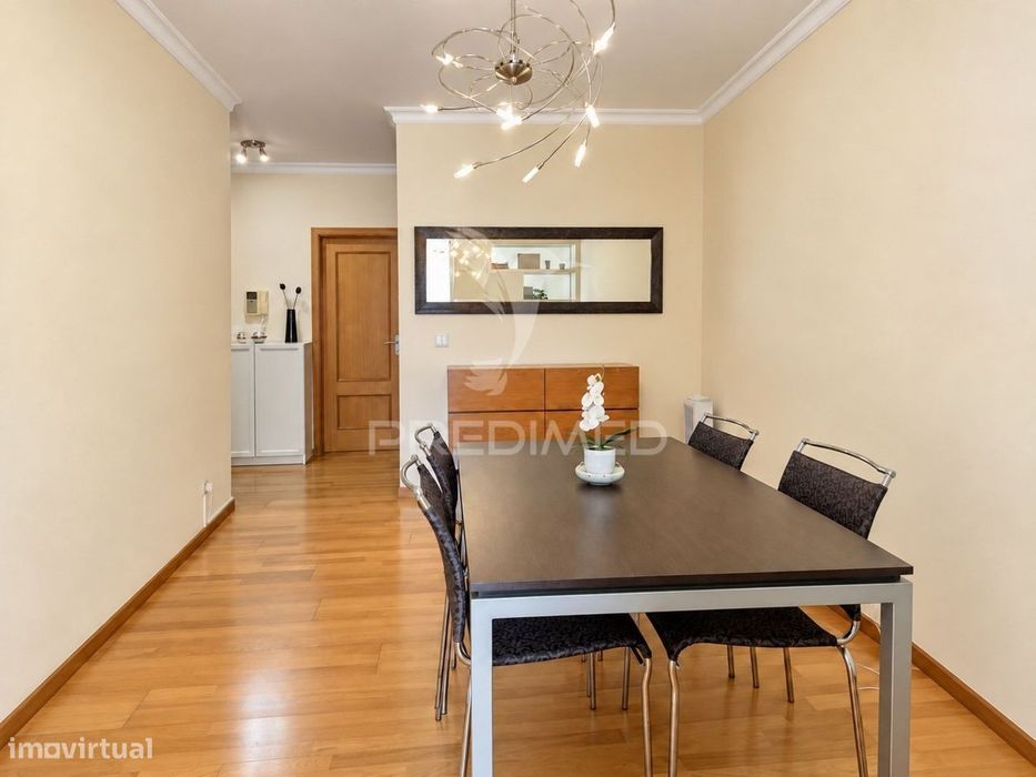 Apartamento T1+1 - centro do Caniço