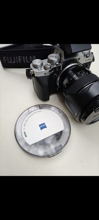 FUJIFILM X-T4 prateada + XF 16-80mm f/4.0
