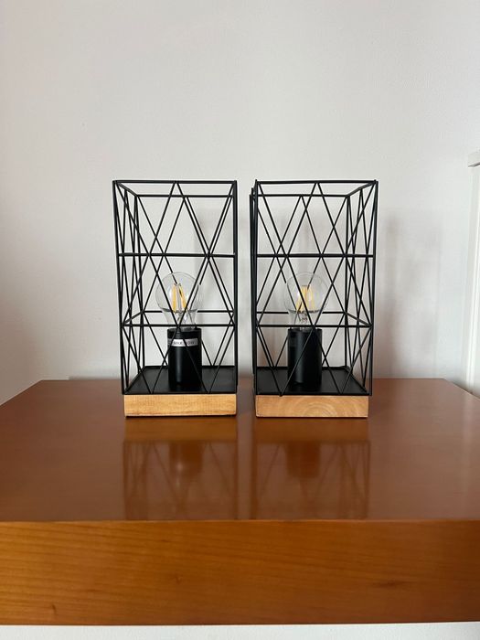 Candeeiros de teto e mesa cabeceira