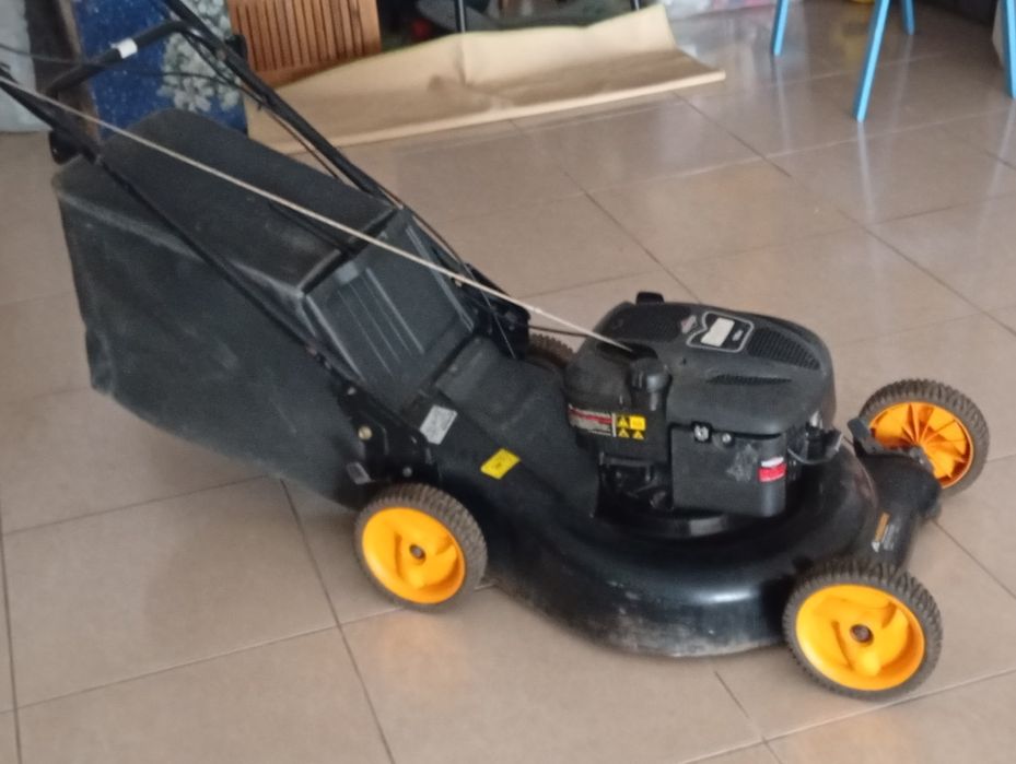 Corta relvas gasolina McCulloch