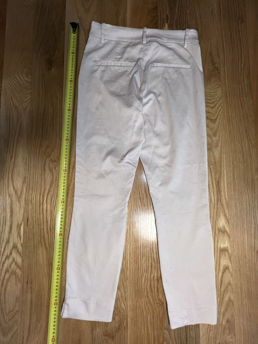 kremowe spodnie H&M, czterdzieści, obcisłe, Pawł niany. Modelują figury.