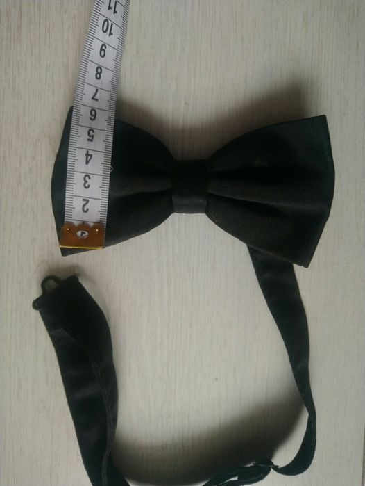 Метелик бабочка чорний