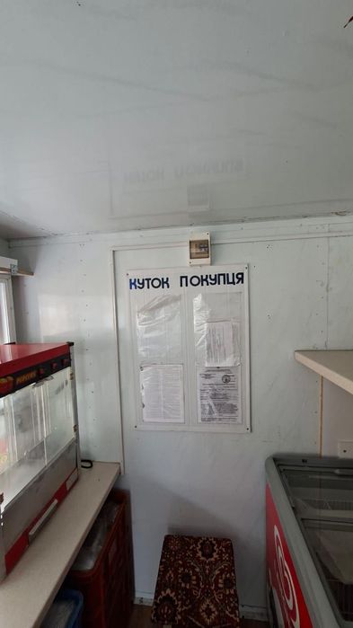 Торговий причіп на колесах