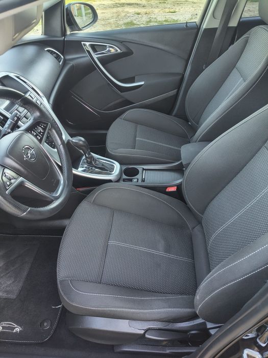 OPEL Astra  J 2010r.