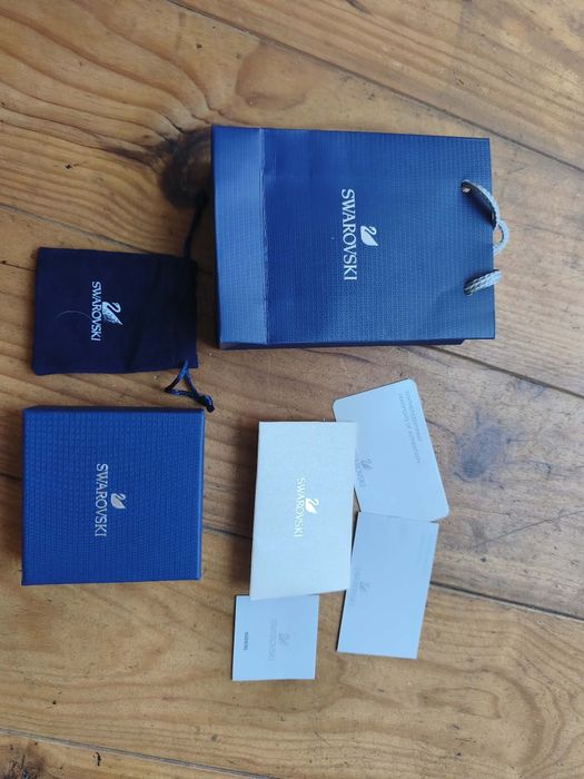 Colar Swarovski novo na Caixa
