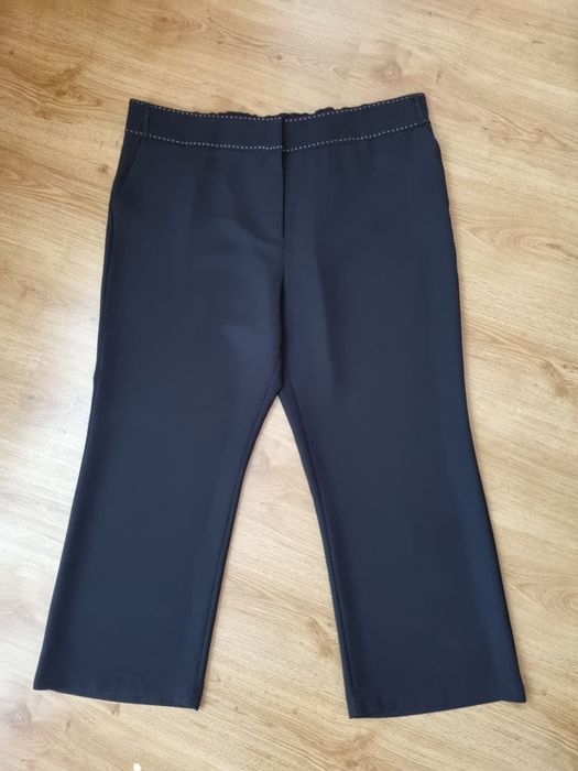 Spodnie  damskie  z szerokimi nogawkami,  kuloty.