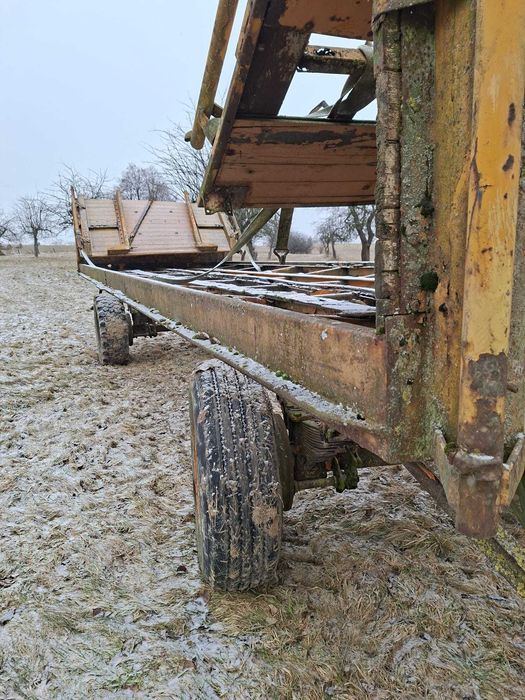 Przyczepa platforma do bel, balotów slomy siana