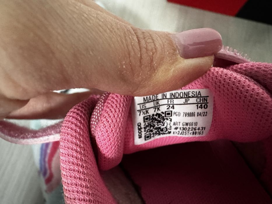 Кросівки adidas для дівчинки