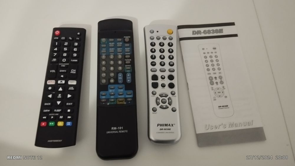 Selling 3 universal remote controls, each for 5 euros or all 3 for 15 euros64740903066243123