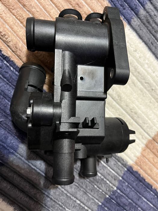 Корпус з термостатом Skoda VAG