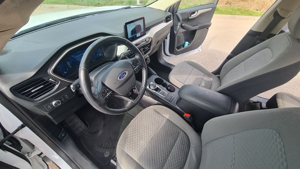 Ford Escape 2,5 hybryda z 2020 roku