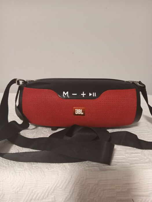 Портативная Bluetooth колонка JBL