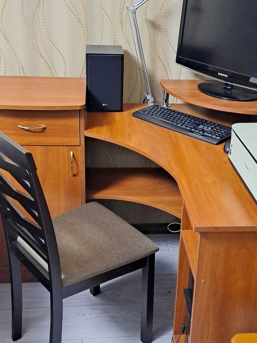 Компьютерный стол угловой