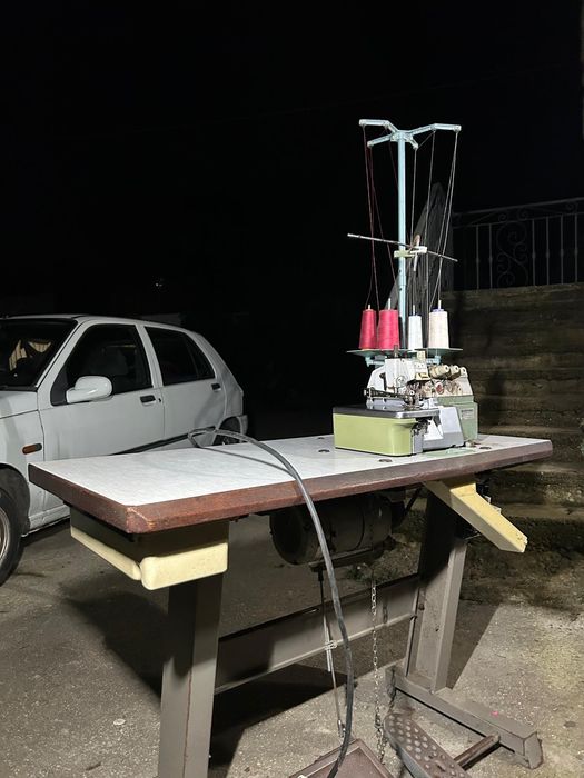 Maquina de custura corte e cose