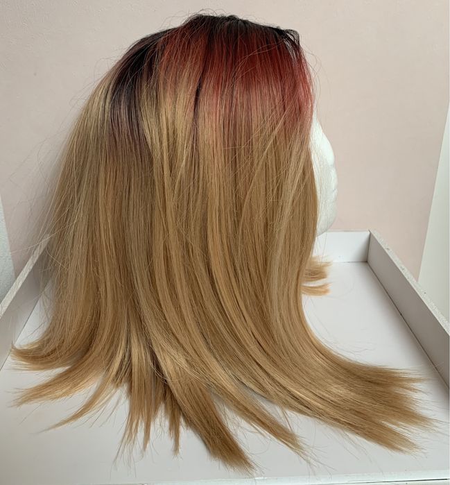 Peruka lace front miodowy blond prosta wig czarno różowy odrost