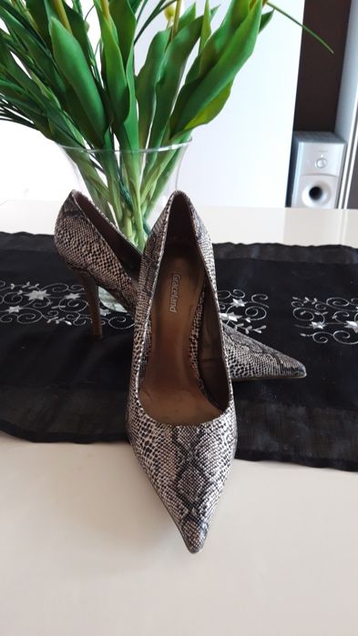 Buty szpilki wężowa sķórka