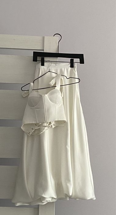 Білий корсет на зав‘язках