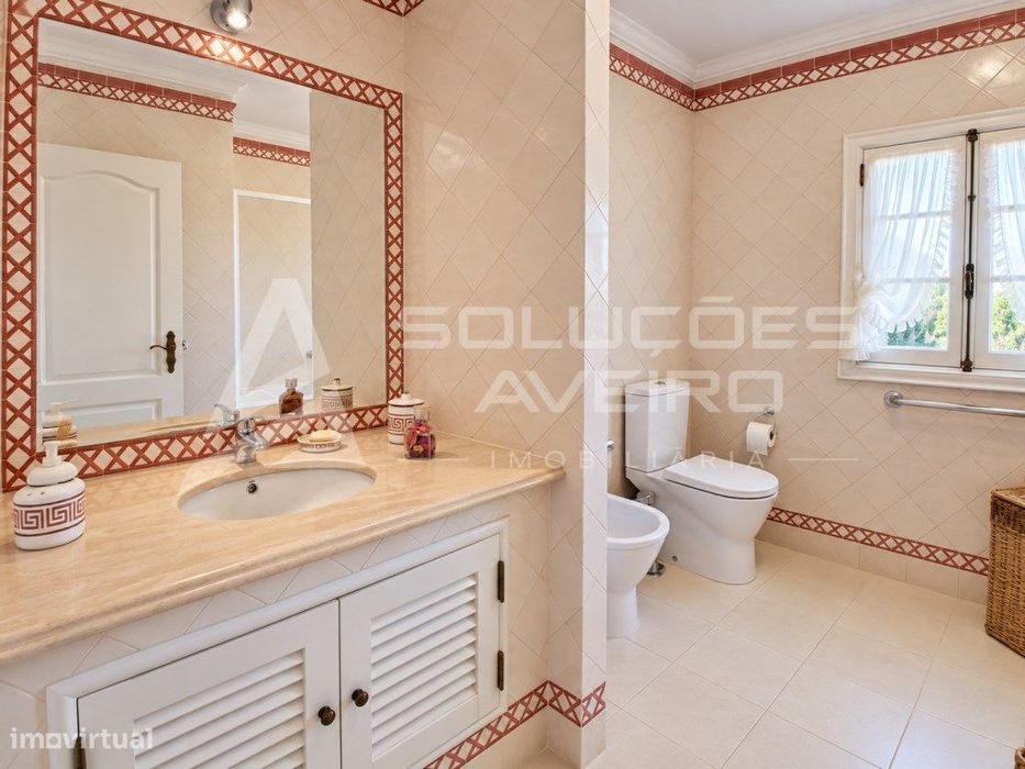 Moradia T4+1 | Piscina Coberta | Ginásio | Dois Lotes Urbanos | Cen...