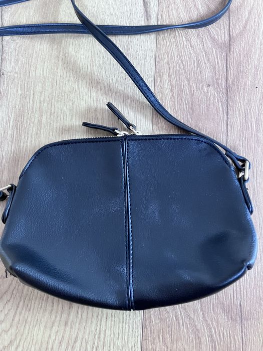 Czarna torebka Dorothy perkins na pasku