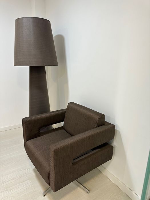 Conjunto decoração cadeirão com candeeiro