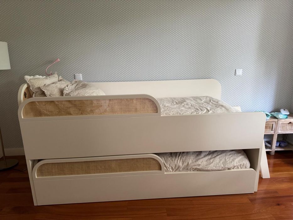 Cama dupla 90x200cm com gavetão em madeira lacada