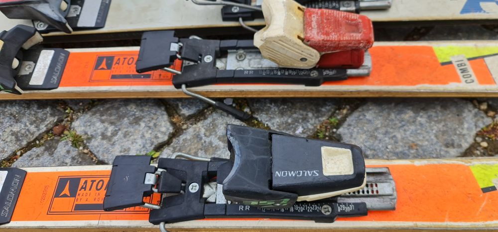 Vendo conjunto de esquis,bota e saco de transporte.