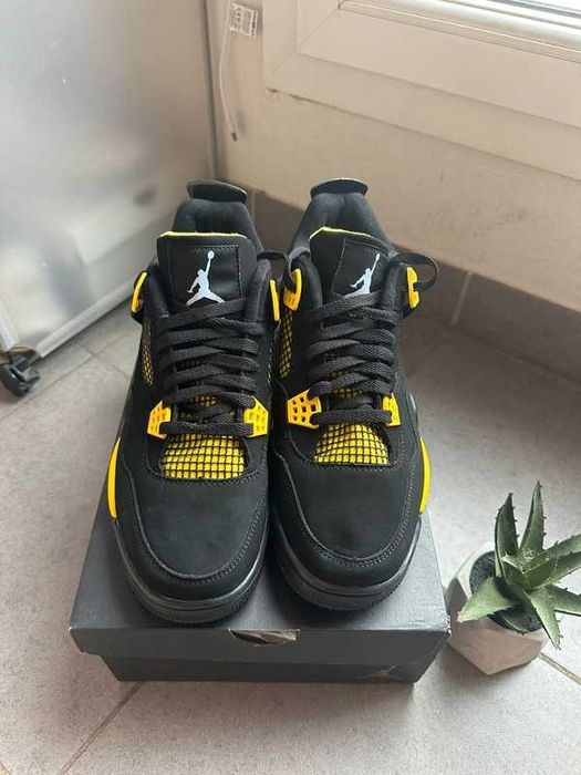 Jordan 4 Retro Thunder R.44