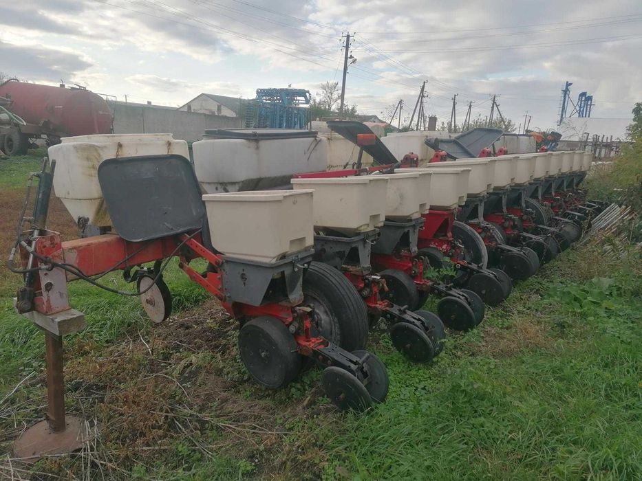 Сівалка для просапних культур Massey Ferguson 555 (12 рядкова)
