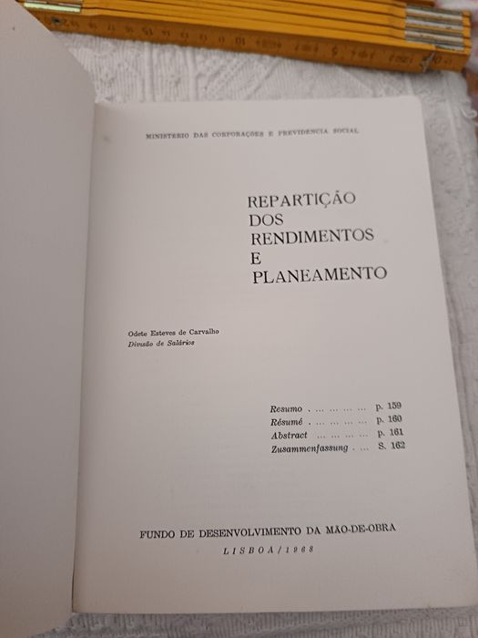 Livro antigo "Repartição dos Rendimentos e Planeamento"