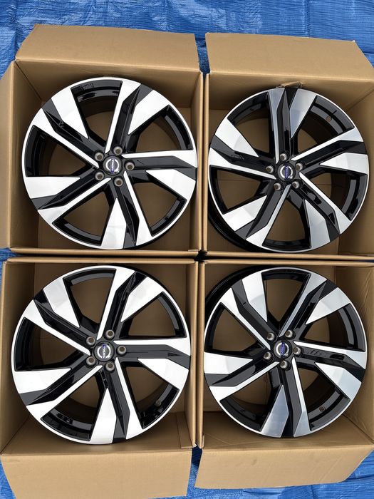 Alufelgi VOLVO 8x20 et 50.5 nowe OE