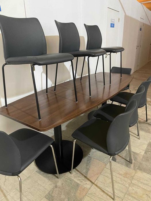Mesa de Reunião com Cadeirões
