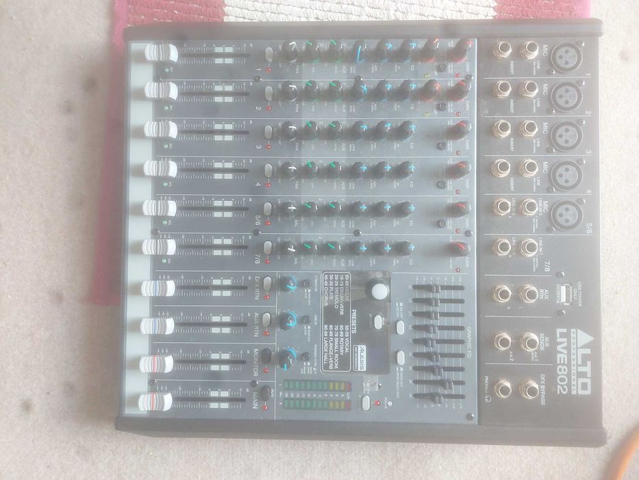 Mesa de Mistura Alto live 802 como nova
