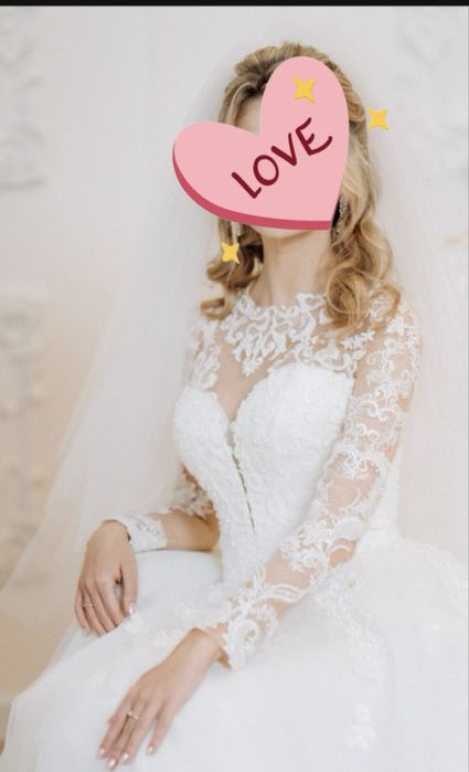 Дуже гарна весільна сукня