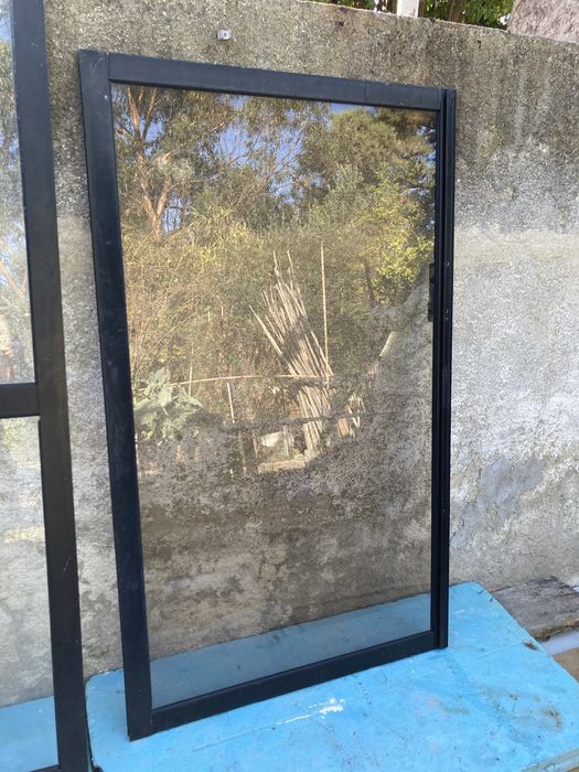 Janelas aluminio castanho