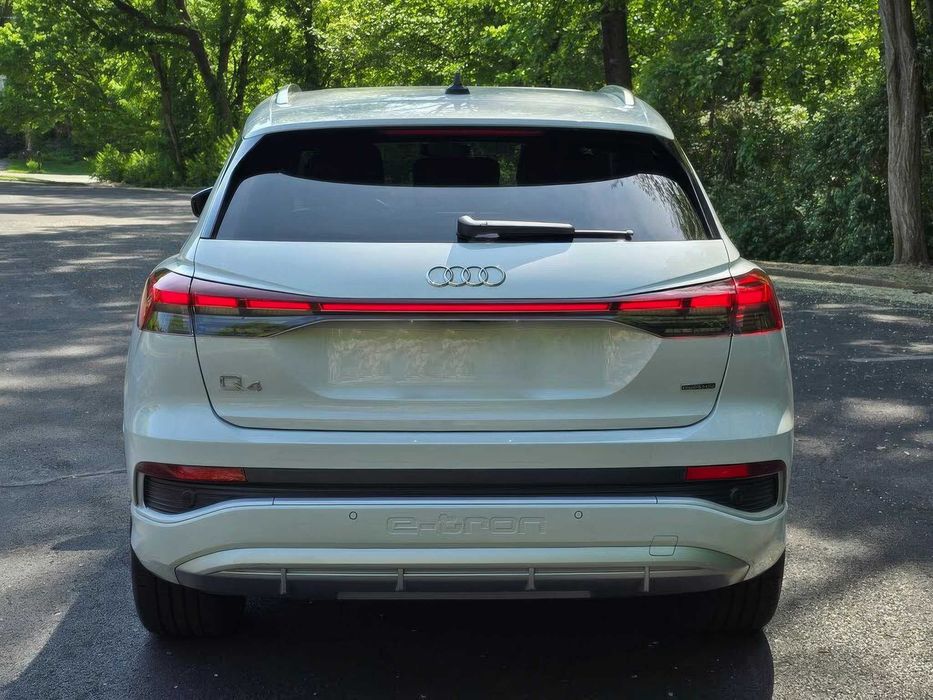 Audi Q4 e-tron quattro Premium 55      2024