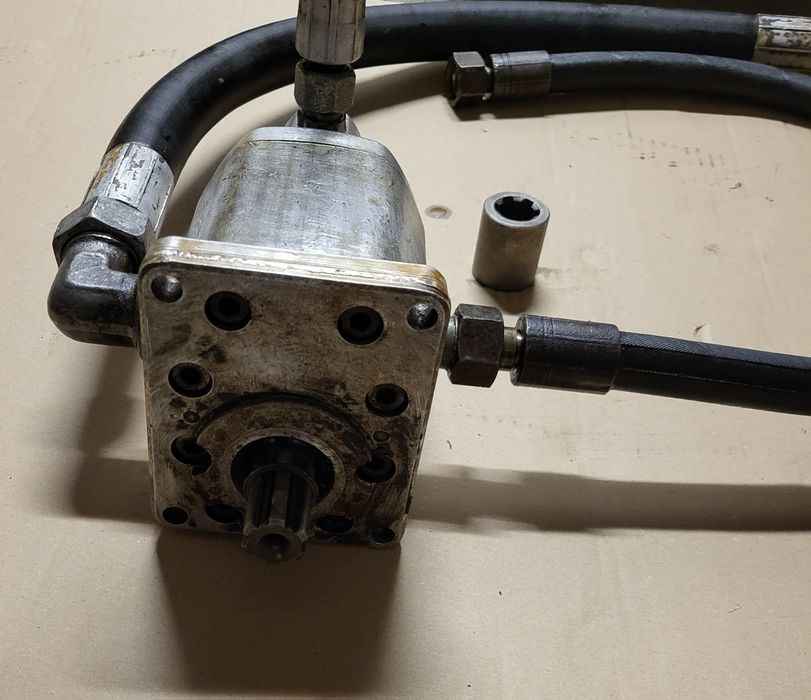 Pompa hydrauliczna zębata orsta lewa